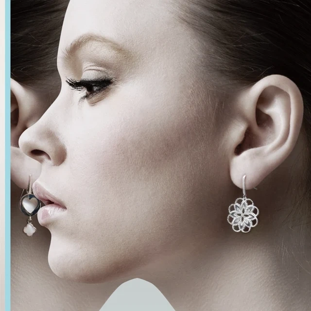 KISS THE JEWELRY.